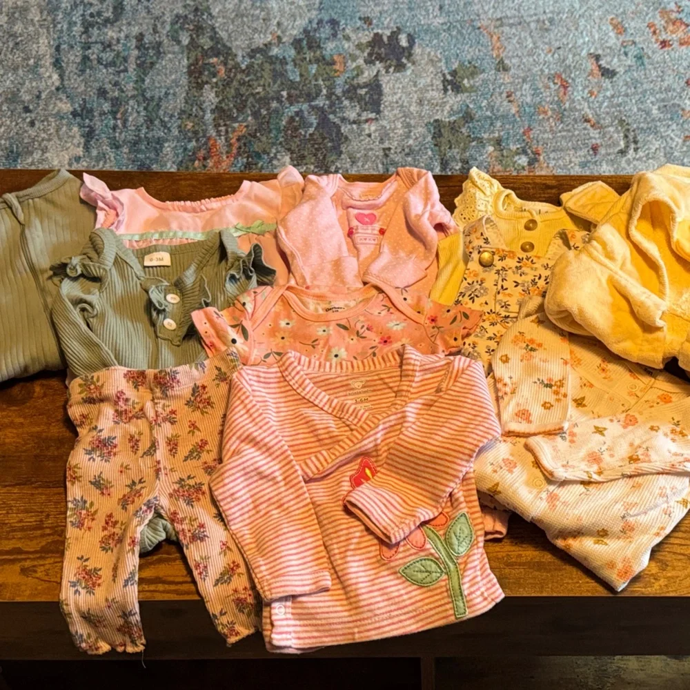 Assorted Baby Clothing Set - Picture 1 of 13